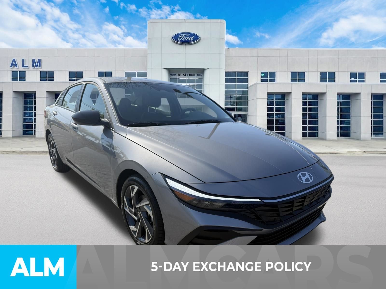 Used 2025 Hyundai Elantra Sport image 3