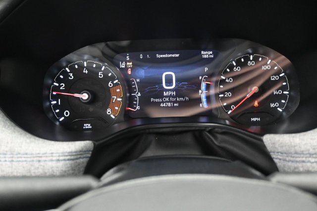 Used 2025 Jeep Compass Latitude w/ Sun & Sound Group AWD/4WD image 9