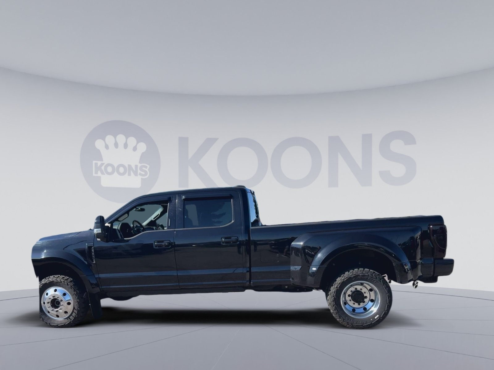 Certified 2020 Ford F450 Platinum w/ FX4 Off-Road Package AWD/4WD image 8