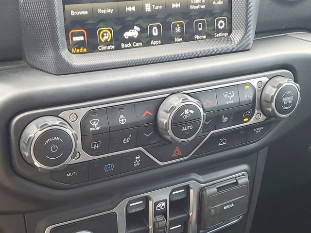 Used 2022 Jeep Wrangler Unlimited Sahara w/ Cold Weather Group AWD/4WD image 17