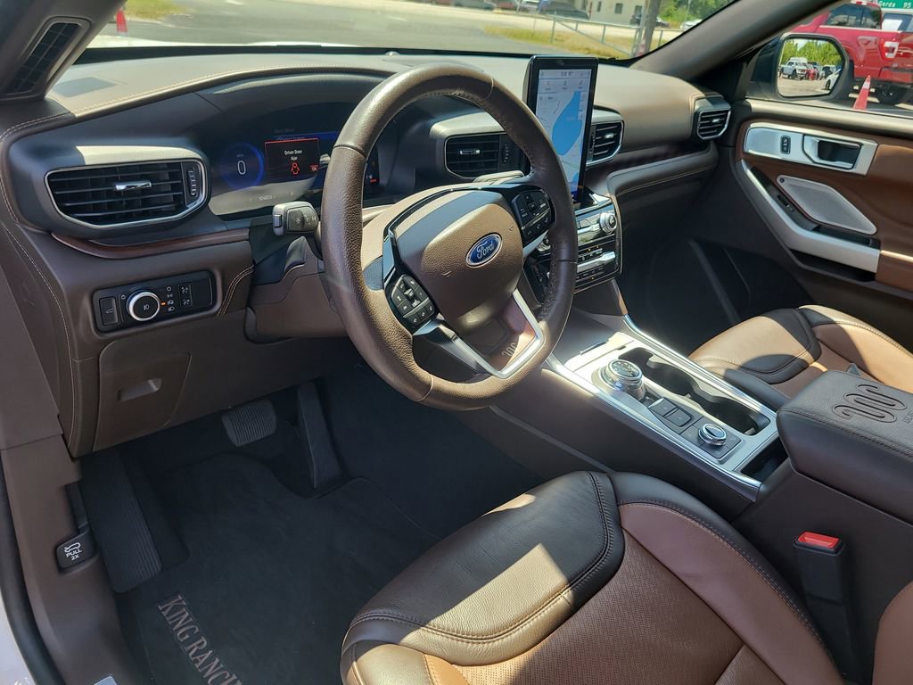 Certified 2024 Ford Explorer King Ranch w/ Technology Package AWD/4WD image 18