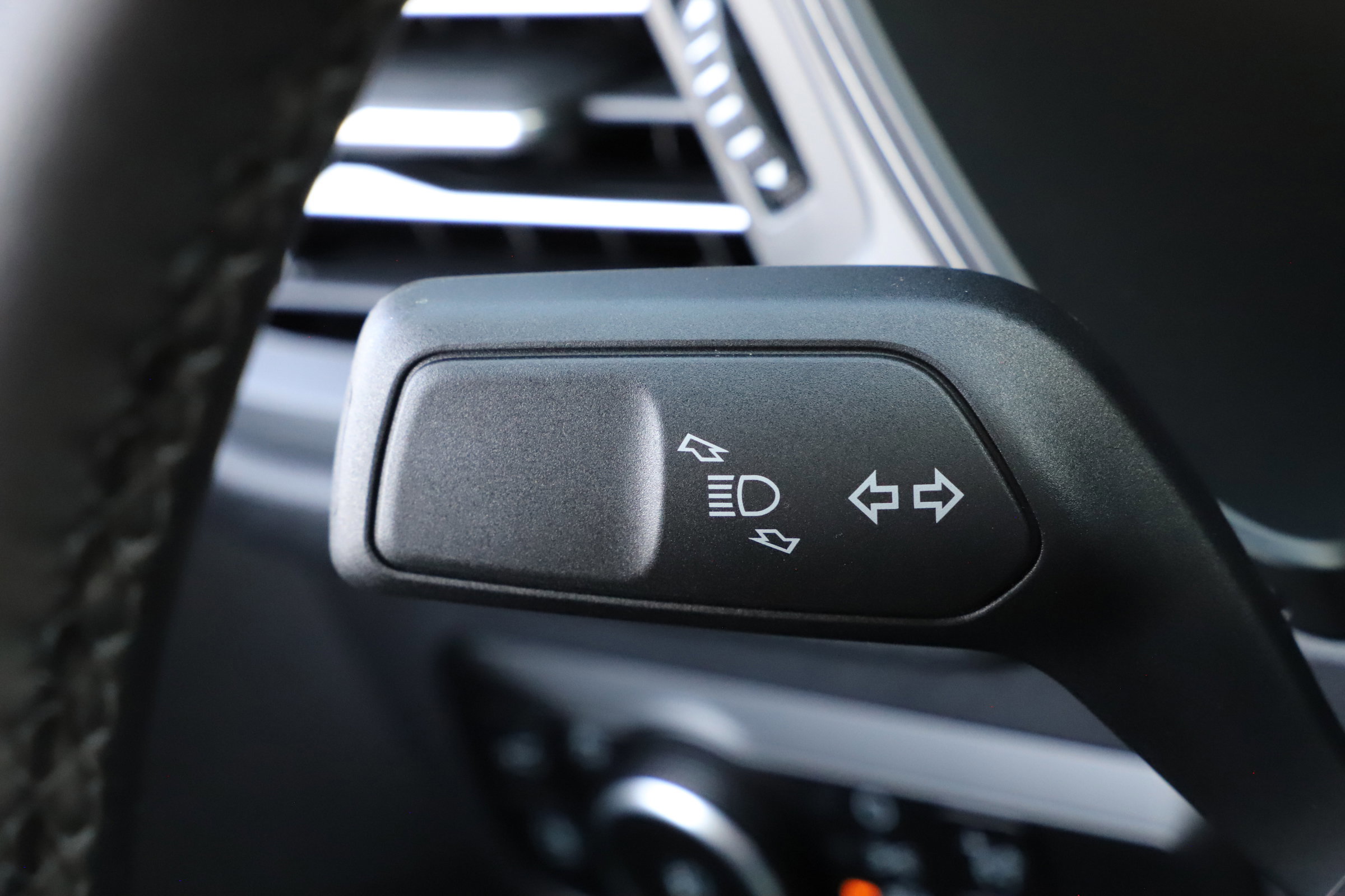 Certified 2025 Ford Escape PHEV image 37