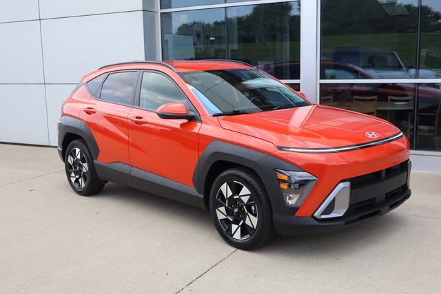 Used 2025 Hyundai Kona SEL FWD image 2