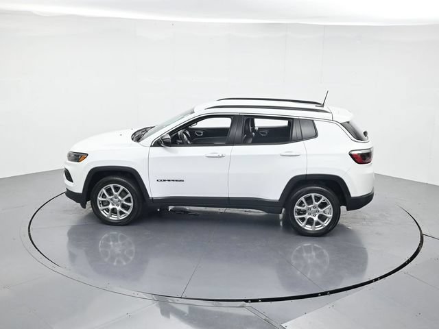 Used 2023 Jeep Compass Latitude AWD/4WD image 40