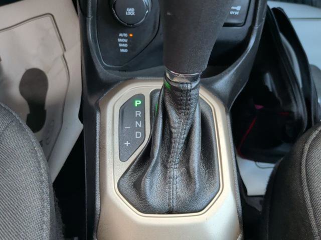 Used 2017 Jeep Renegade Latitude image 21