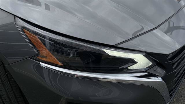 Used 2025 Nissan Altima 2.5 SV AWD/4WD image 6