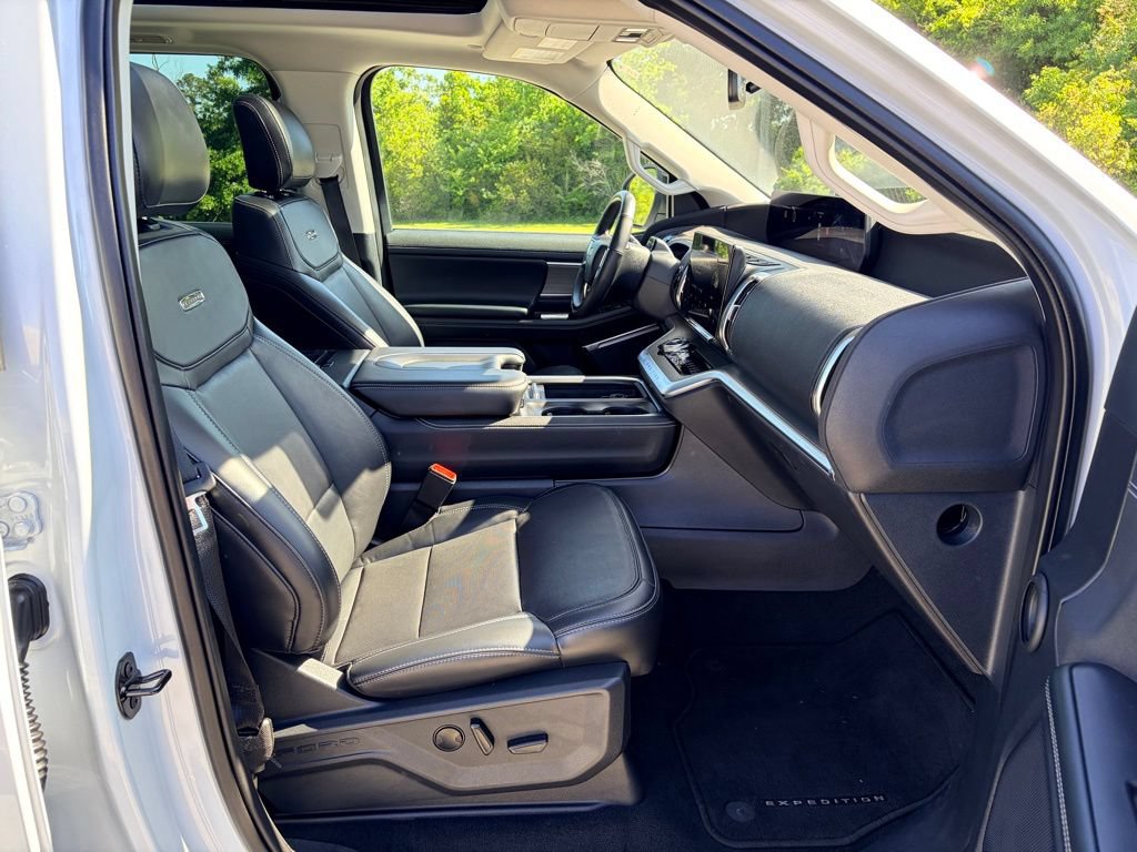 Certified 2025 Ford Expedition Platinum AWD/4WD image 24