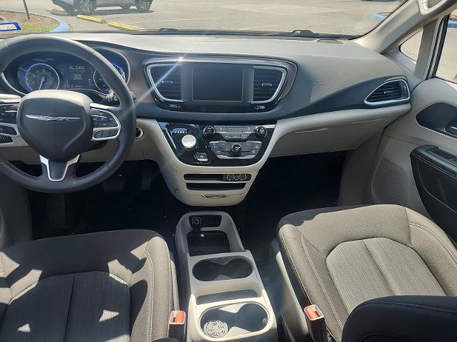 Used 2023 Chrysler Voyager LX FWD image 5