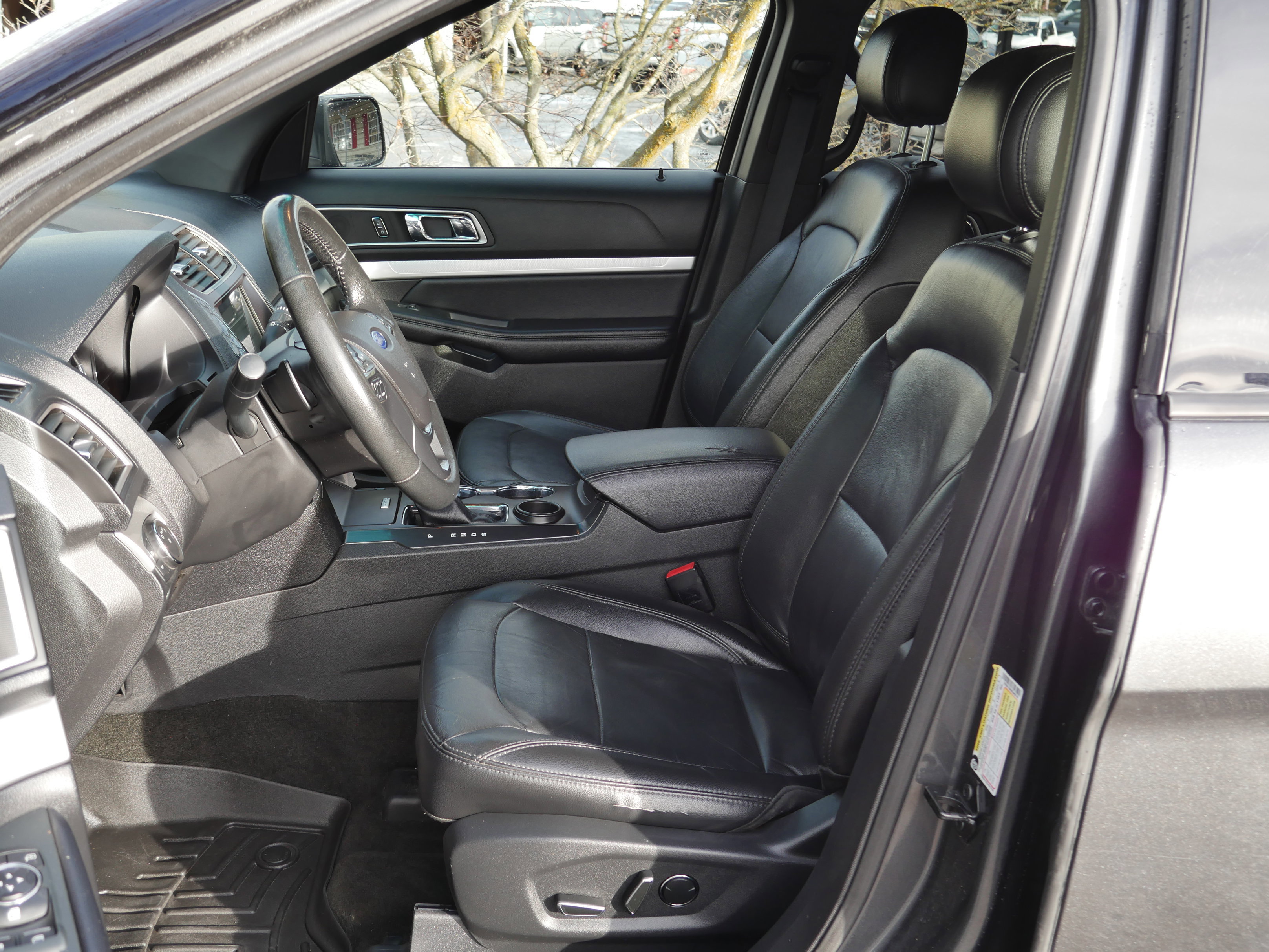 Certified 2017 Ford Explorer XLT w/ Equipment Group 202A image 9