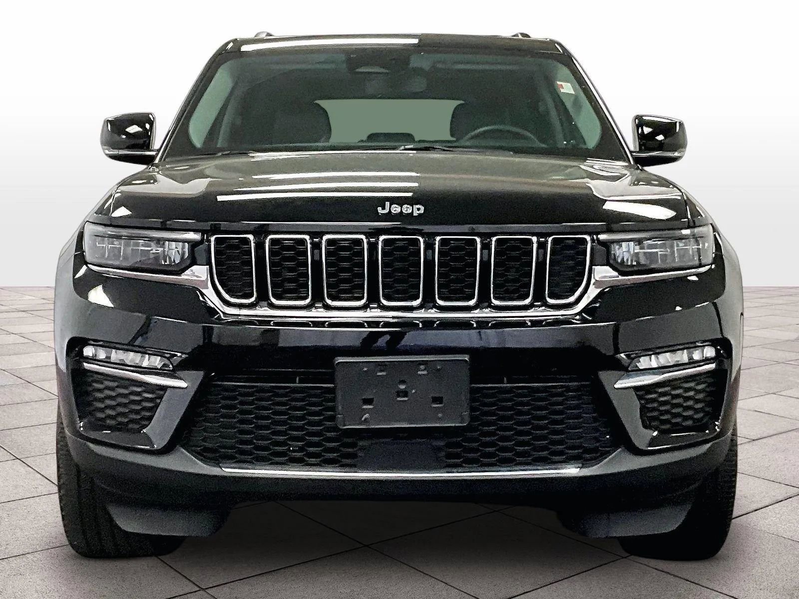 Used 2023 Jeep Grand Cherokee Limited image 3