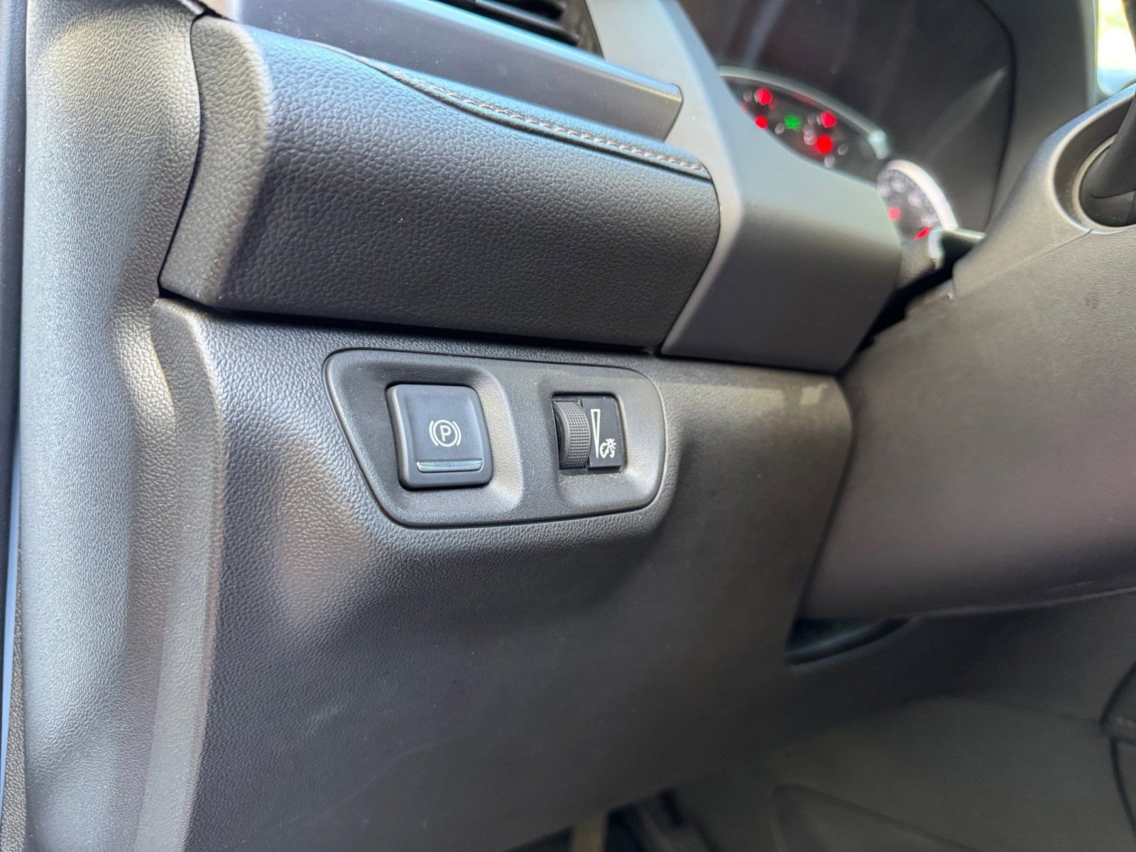 Used 2023 GMC Acadia AT4 AWD/4WD image 21