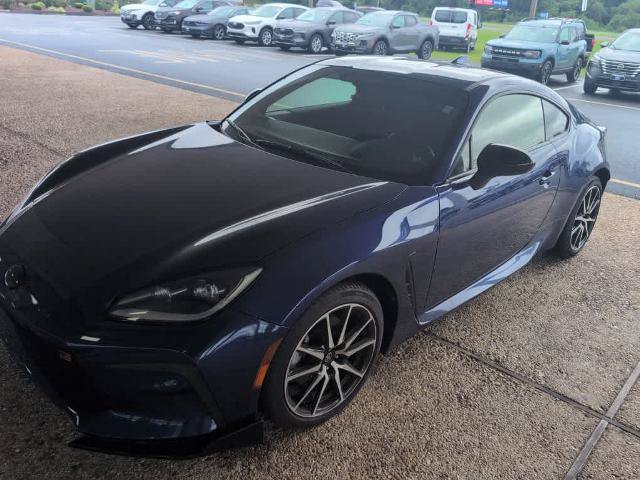 Used 2025 Toyota GR86 RWD image 2