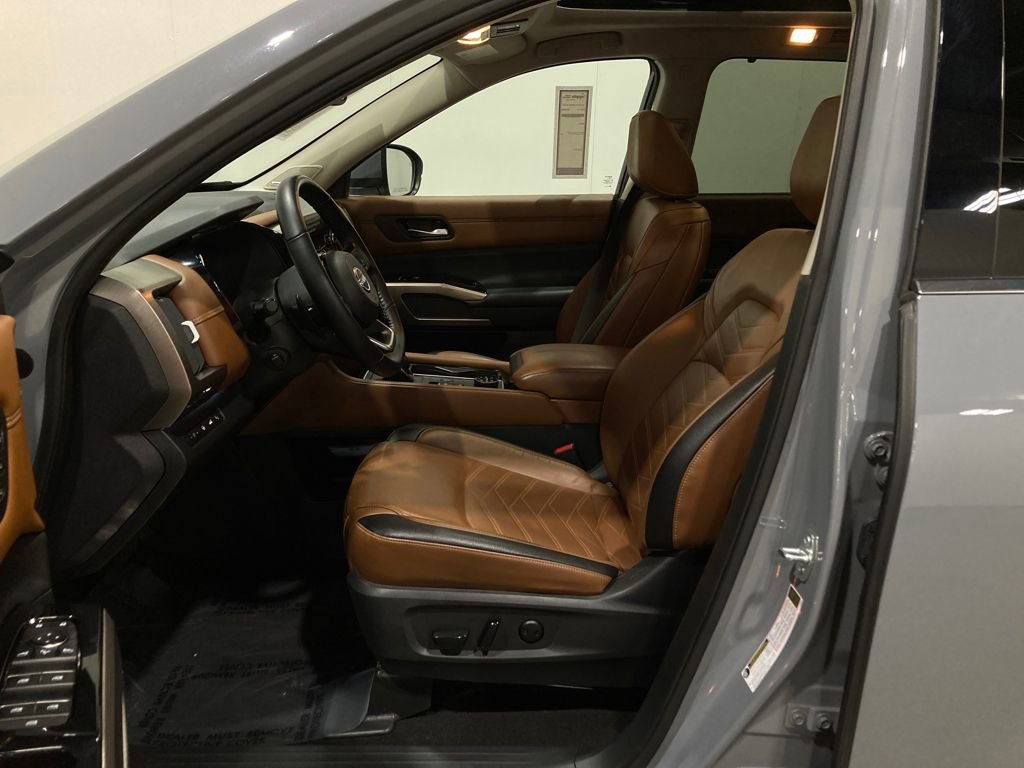 Used 2022 Nissan Pathfinder Platinum w/ Cargo Package image 22