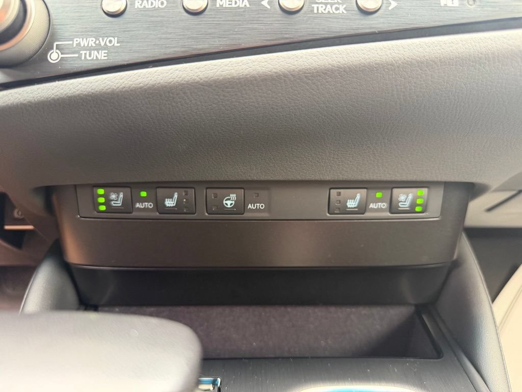 Used 2025 Lexus ES 300h w/ Premium Package FWD image 17