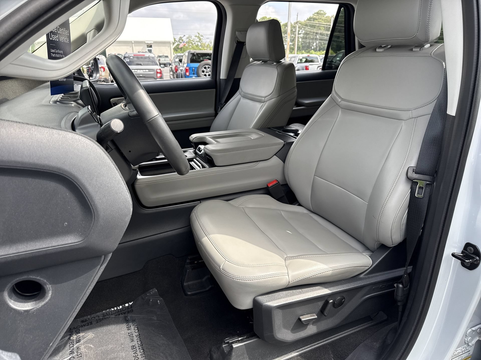 Certified 2025 Ford Expedition Active AWD/4WD image 17