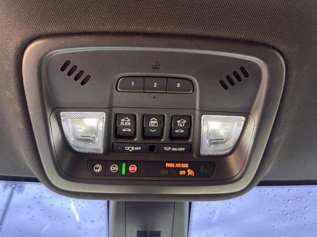 Used 2023 Chevrolet Traverse Premier image 19