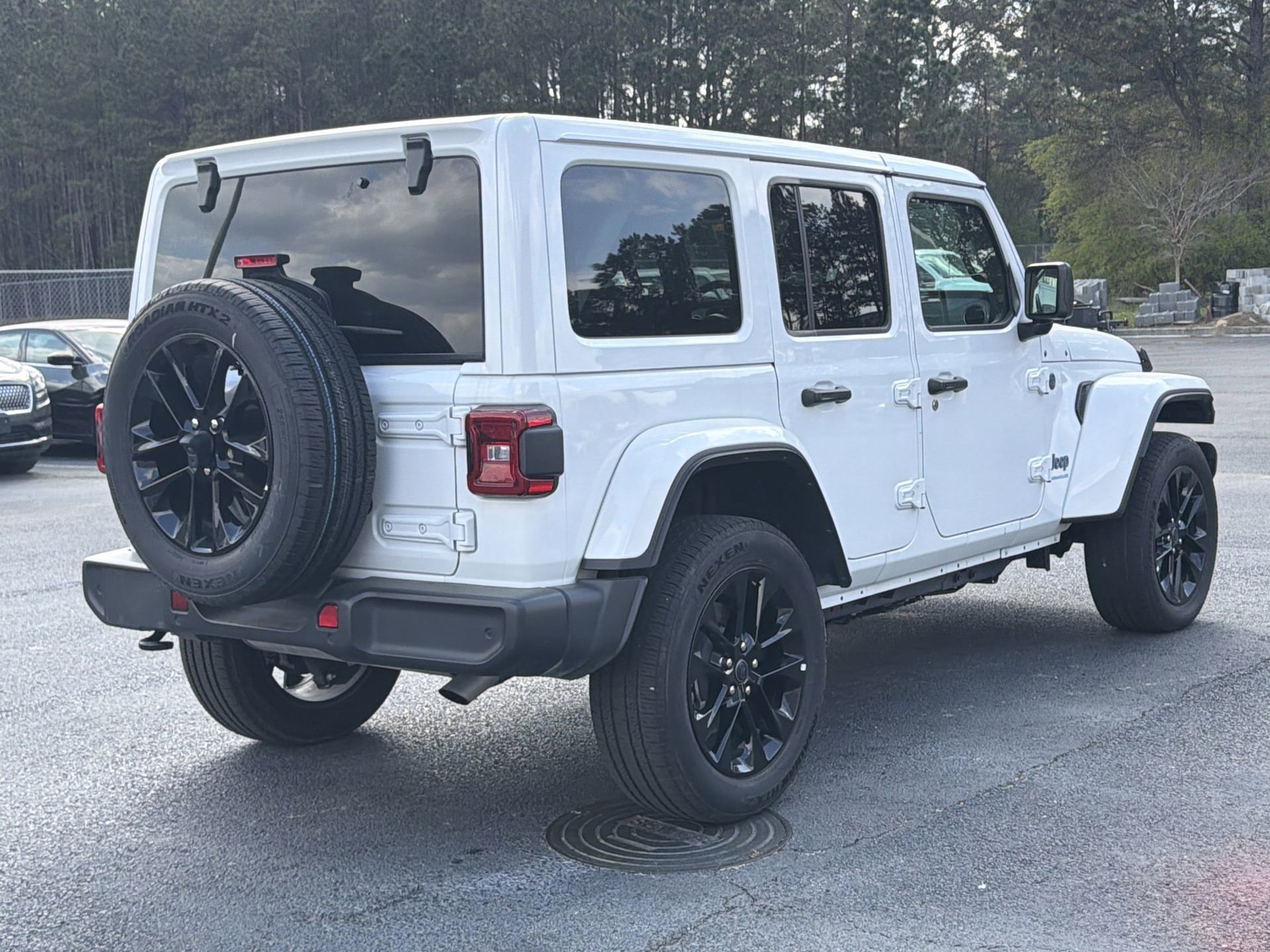 Used 2025 Jeep Wrangler Unlimited Sahara w/ Safety Group image 7