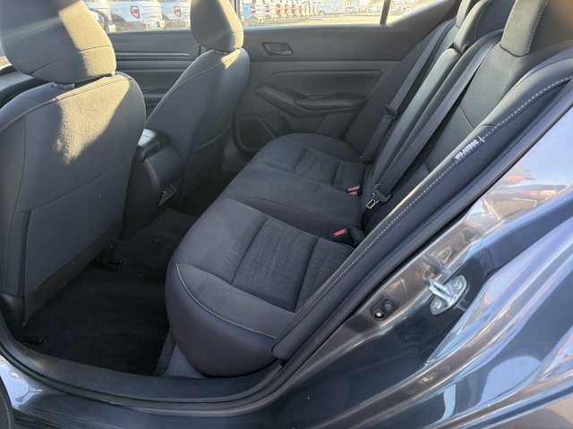 Used 2025 Nissan Altima 2.5 SV FWD image 13