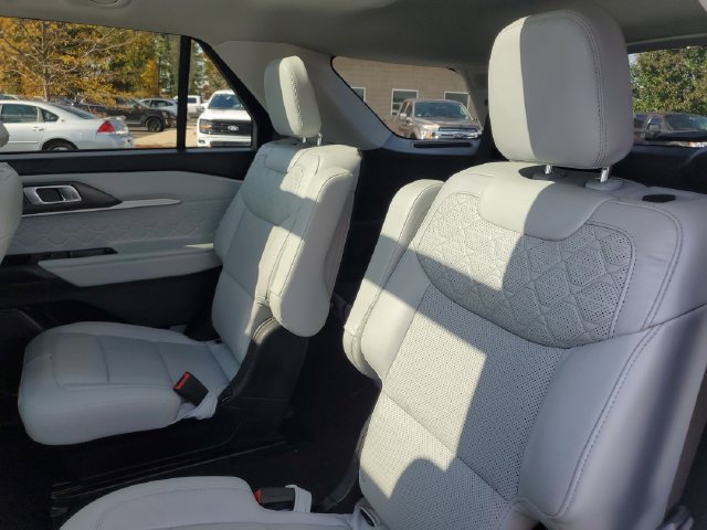 Certified 2025 Ford Explorer Platinum w/ Ultimate Package AWD/4WD image 34