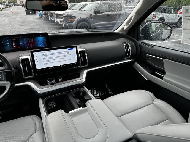 Certified 2025 Ford Expedition Platinum w/ Driver's Package AWD/4WD image 16