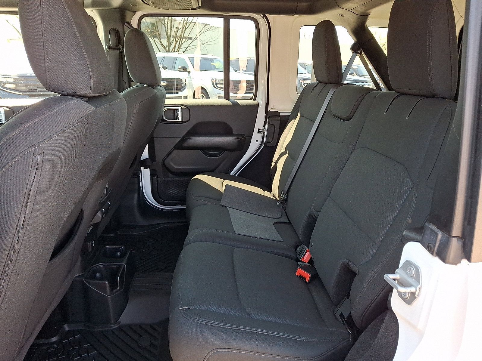 Used 2018 Jeep Wrangler Unlimited Sahara w/ Cold Weather Group image 13