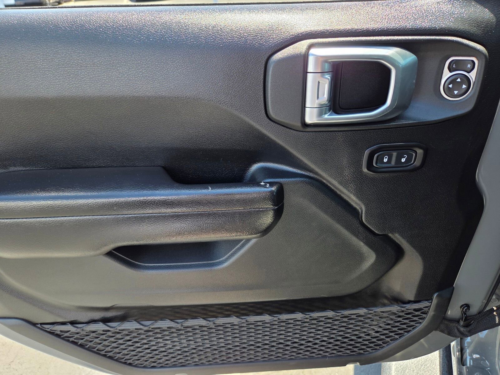 Used 2021 Jeep Gladiator Mojave AWD/4WD image 17