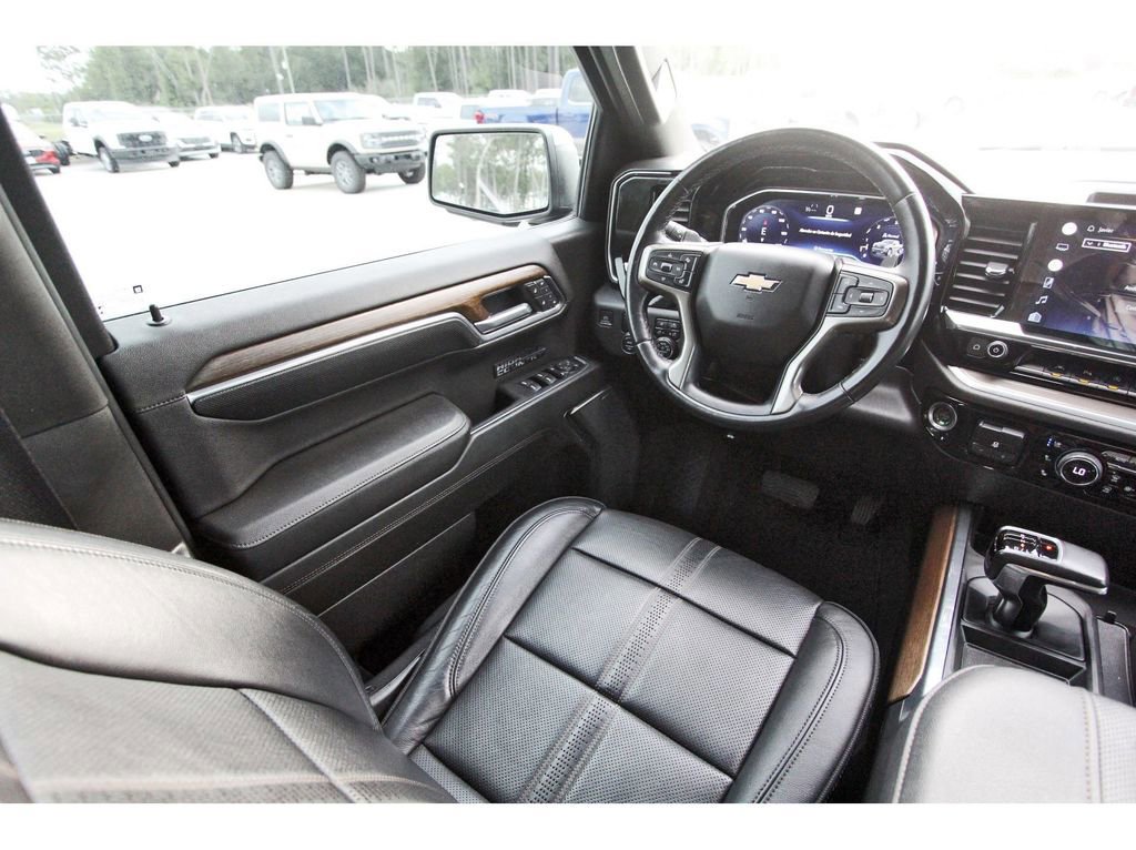 Used 2022 Chevrolet Silverado 1500 High Country image 11