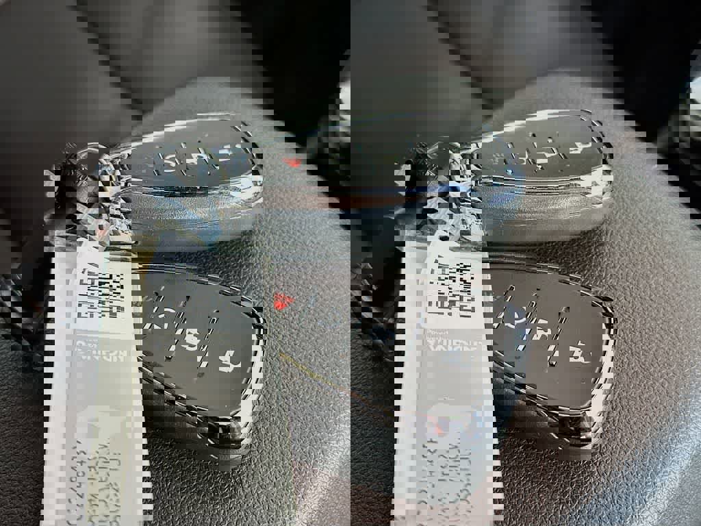 Used 2024 Chevrolet Trax RS w/ Sunroof Package image 21