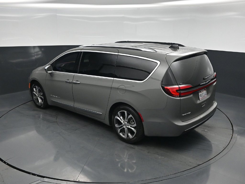 Used 2024 Chrysler Pacifica Pinnacle FWD image 34
