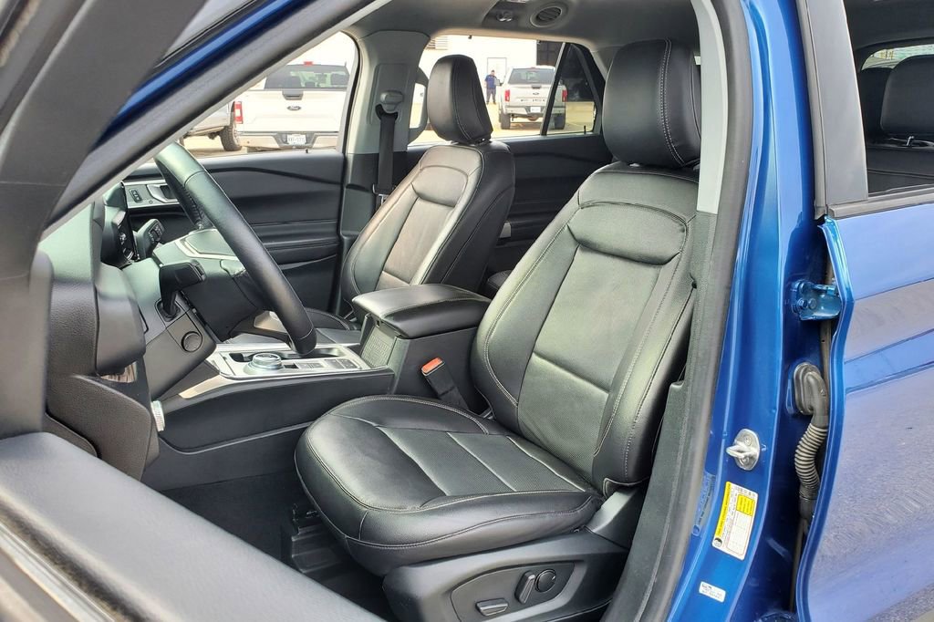 Certified 2022 Ford Explorer Limited w/ Equipment Group 301A RWD image 5