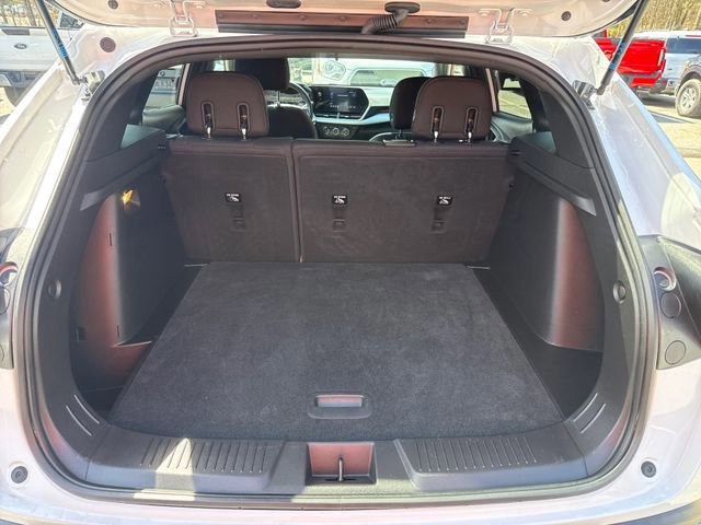 Used 2024 Chevrolet Trax RS FWD image 11