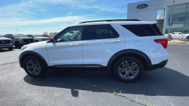 Certified 2022 Ford Explorer XLT w/ Equipment Group 202A AWD/4WD image 3