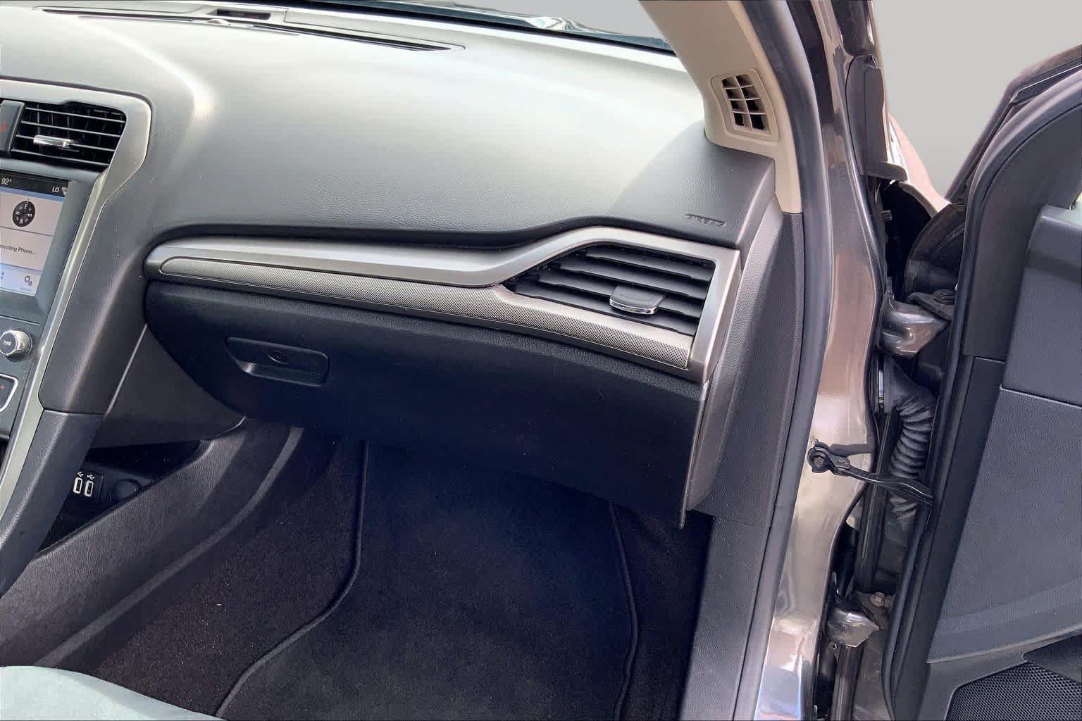 Certified 2019 Ford Fusion SE FWD image 18