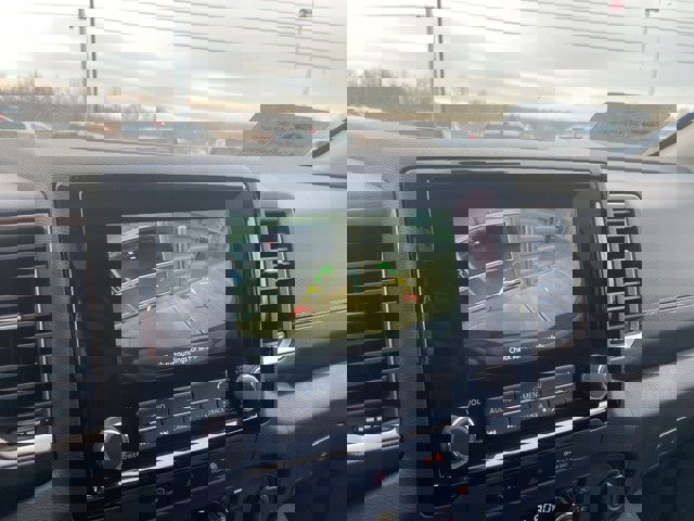 Used 2024 Nissan Frontier SL image 13