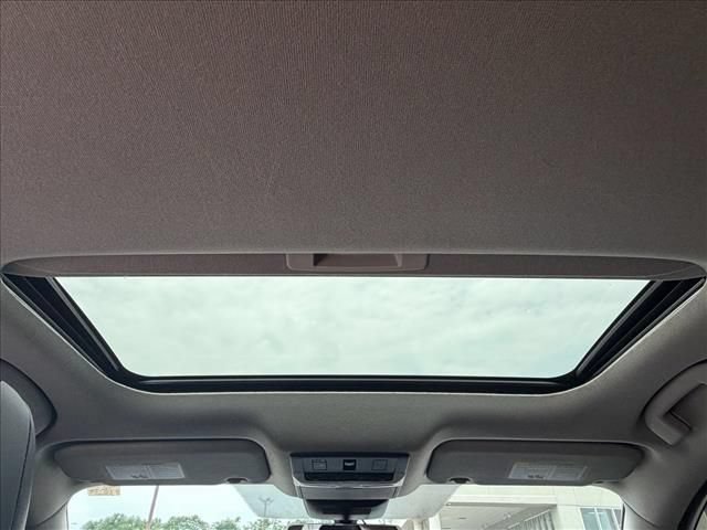 Used 2023 Nissan Sentra SR w/ SR Premium Package FWD image 11
