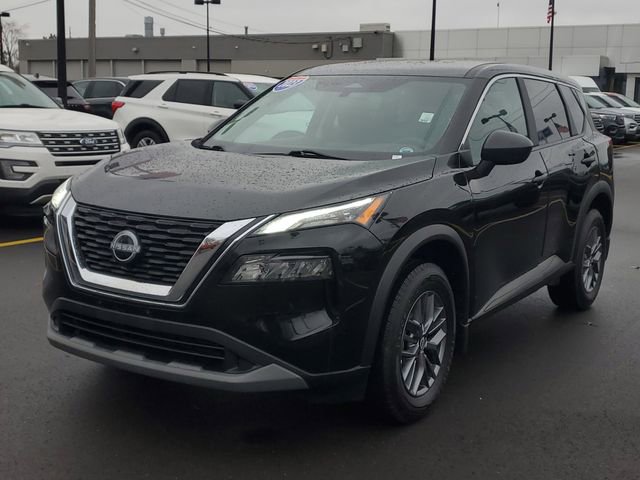 Used 2023 Nissan Rogue S image 2