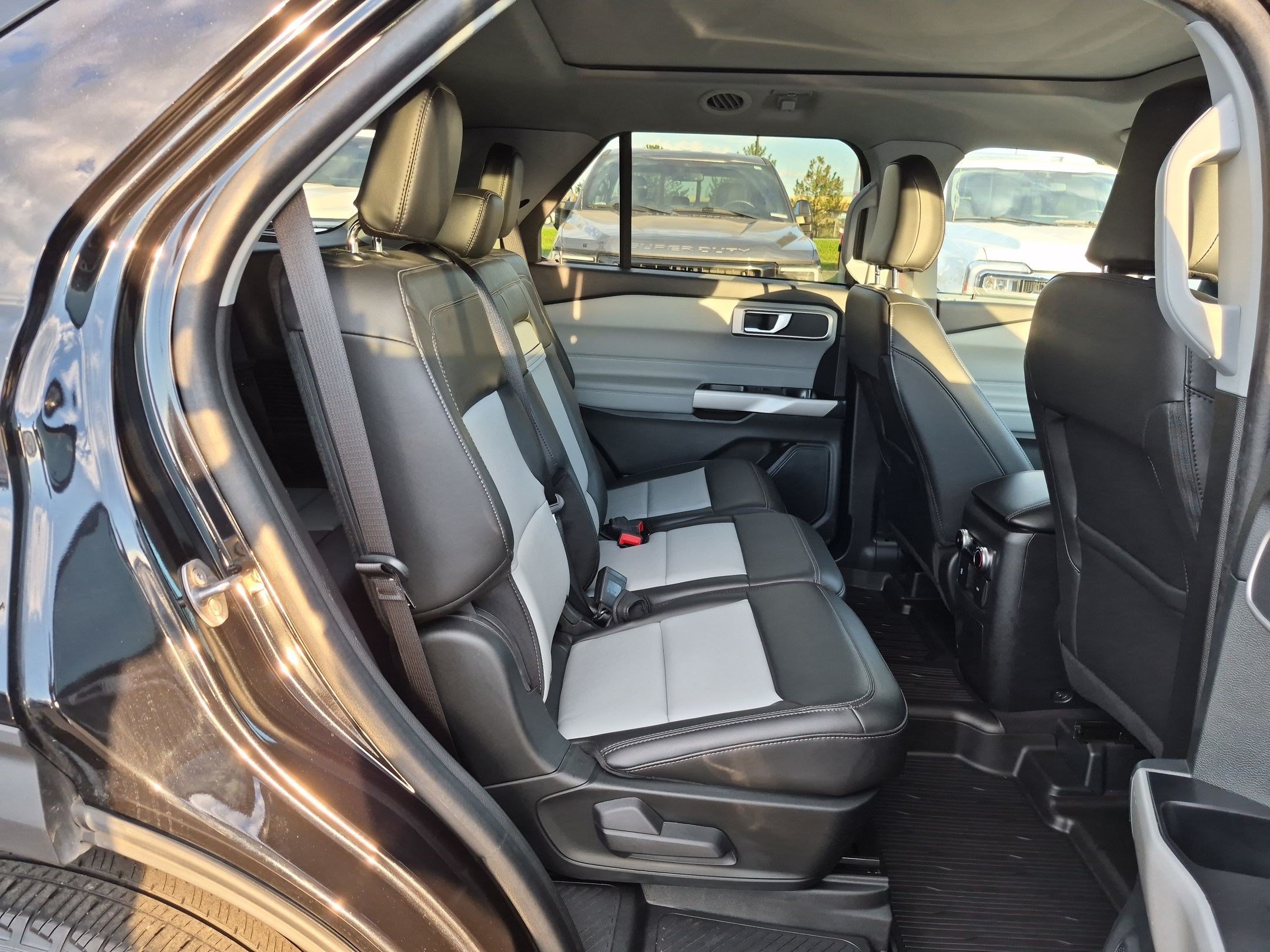 Certified 2024 Ford Explorer XLT w/ Equipment Group 202A AWD/4WD image 33