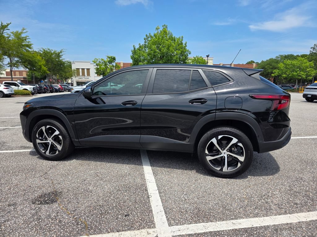 Used 2024 Chevrolet Trax RS FWD image 4