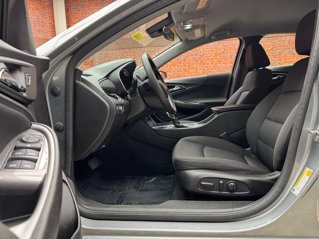 Used 2025 Chevrolet Malibu LT FWD image 21