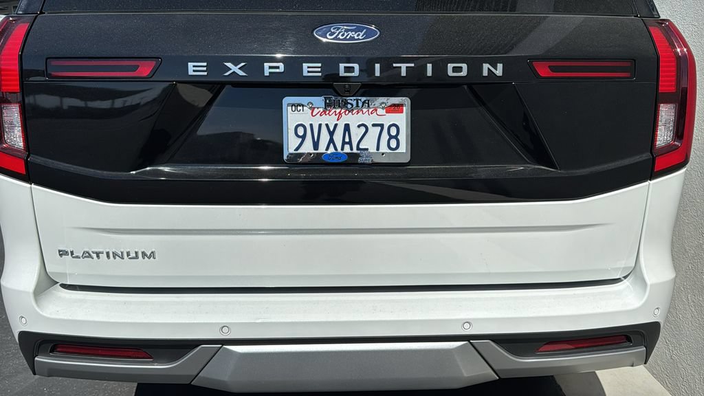 Certified 2025 Ford Expedition Platinum AWD/4WD image 8