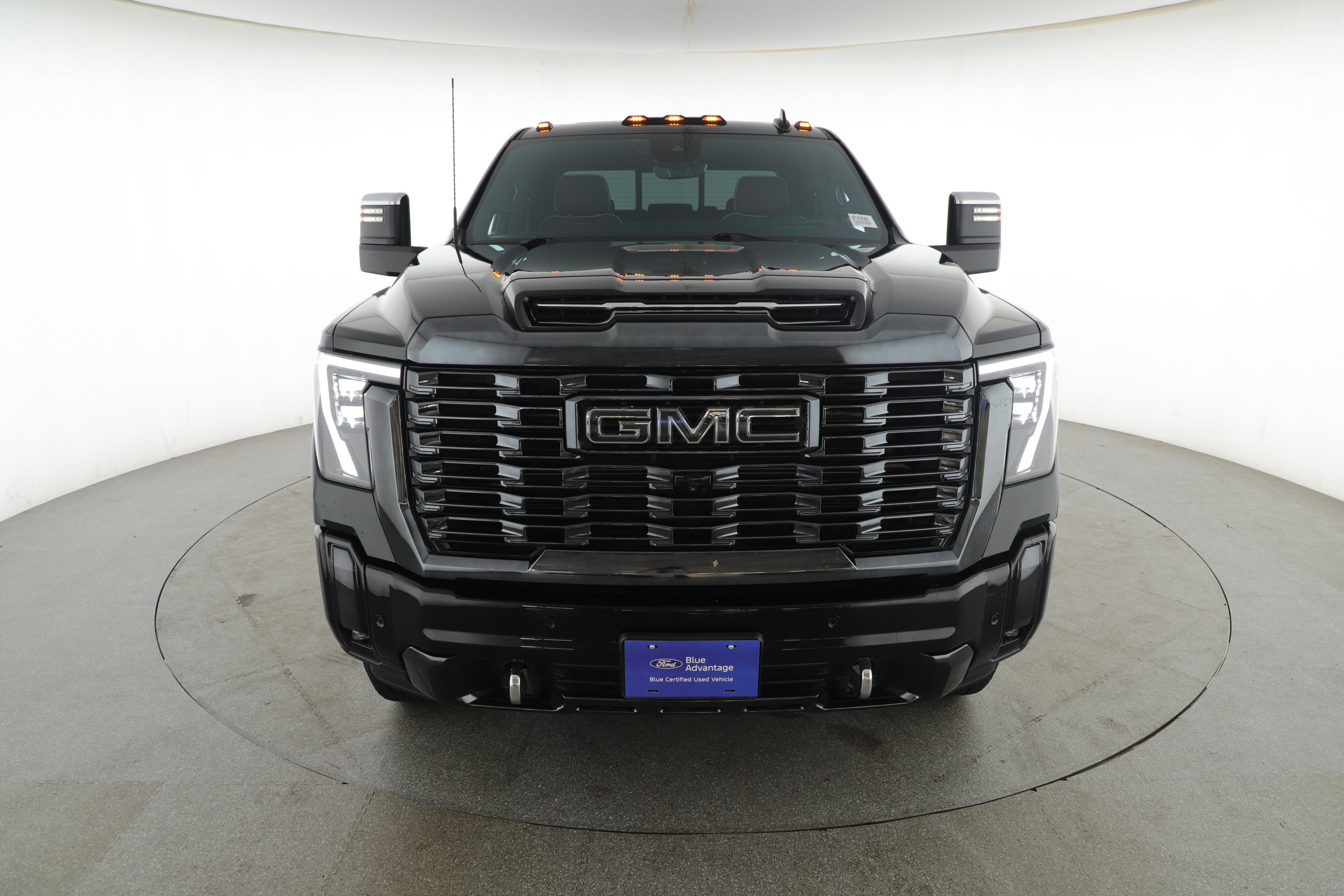Used 2024 GMC Sierra 2500 Denali Ultimate w/ Max Trailering Package image 3