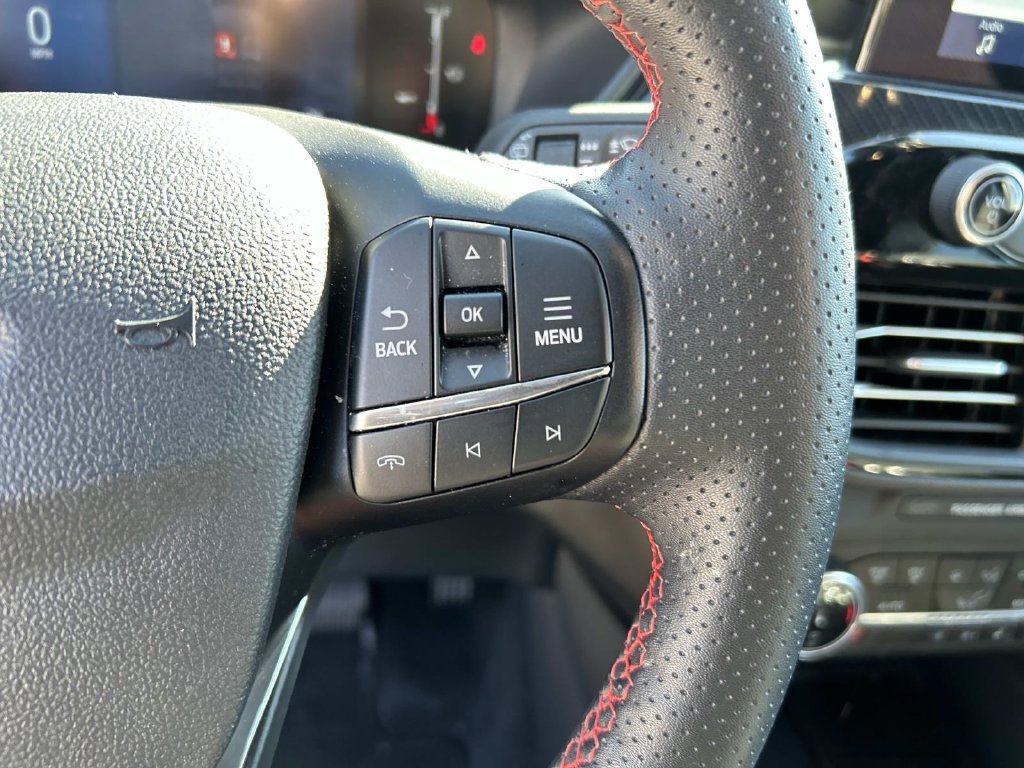 Certified 2025 Ford Escape ST-Line Select AWD/4WD image 17