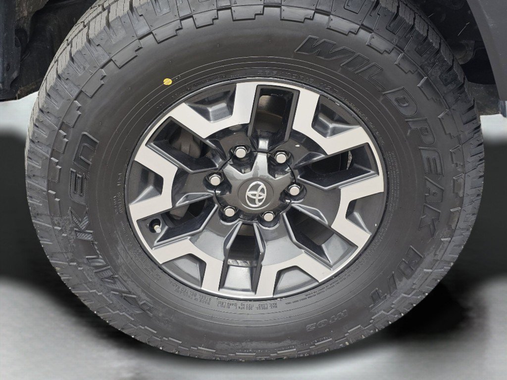 Used 2020 Toyota Tacoma TRD Off-Road w/ Technology Package AWD/4WD image 19