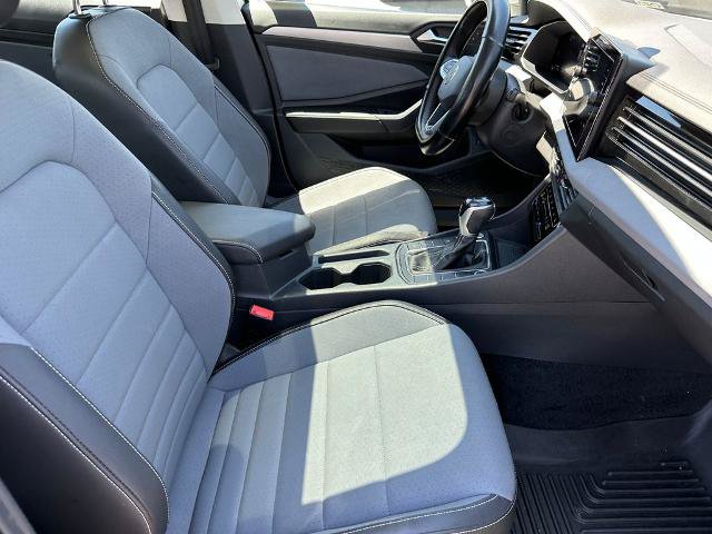 Used 2025 Volkswagen Jetta SE w/ Sunroof Package FWD image 17