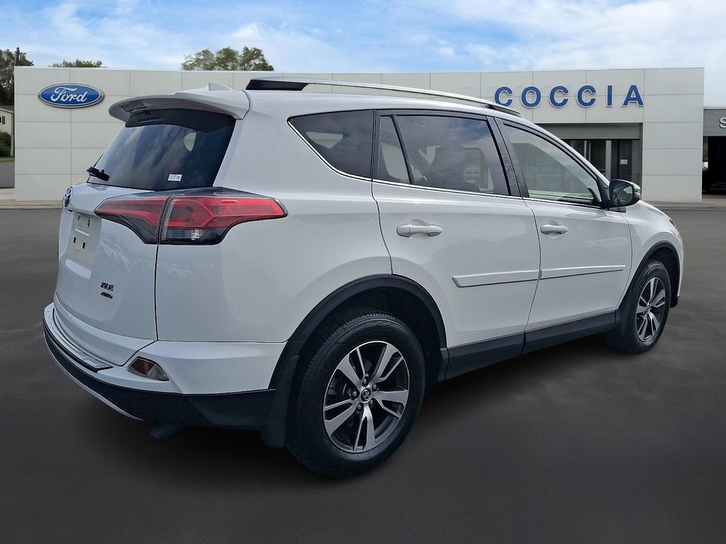 Used 2018 Toyota RAV4 XLE w/ Plus Extra Value Package AWD/4WD image 4