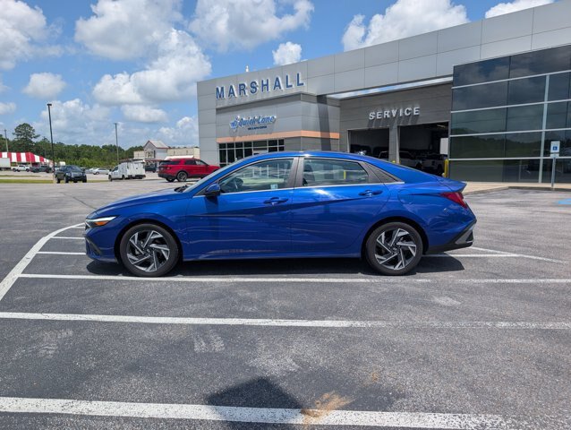 Used 2024 Hyundai Elantra Limited FWD image 2
