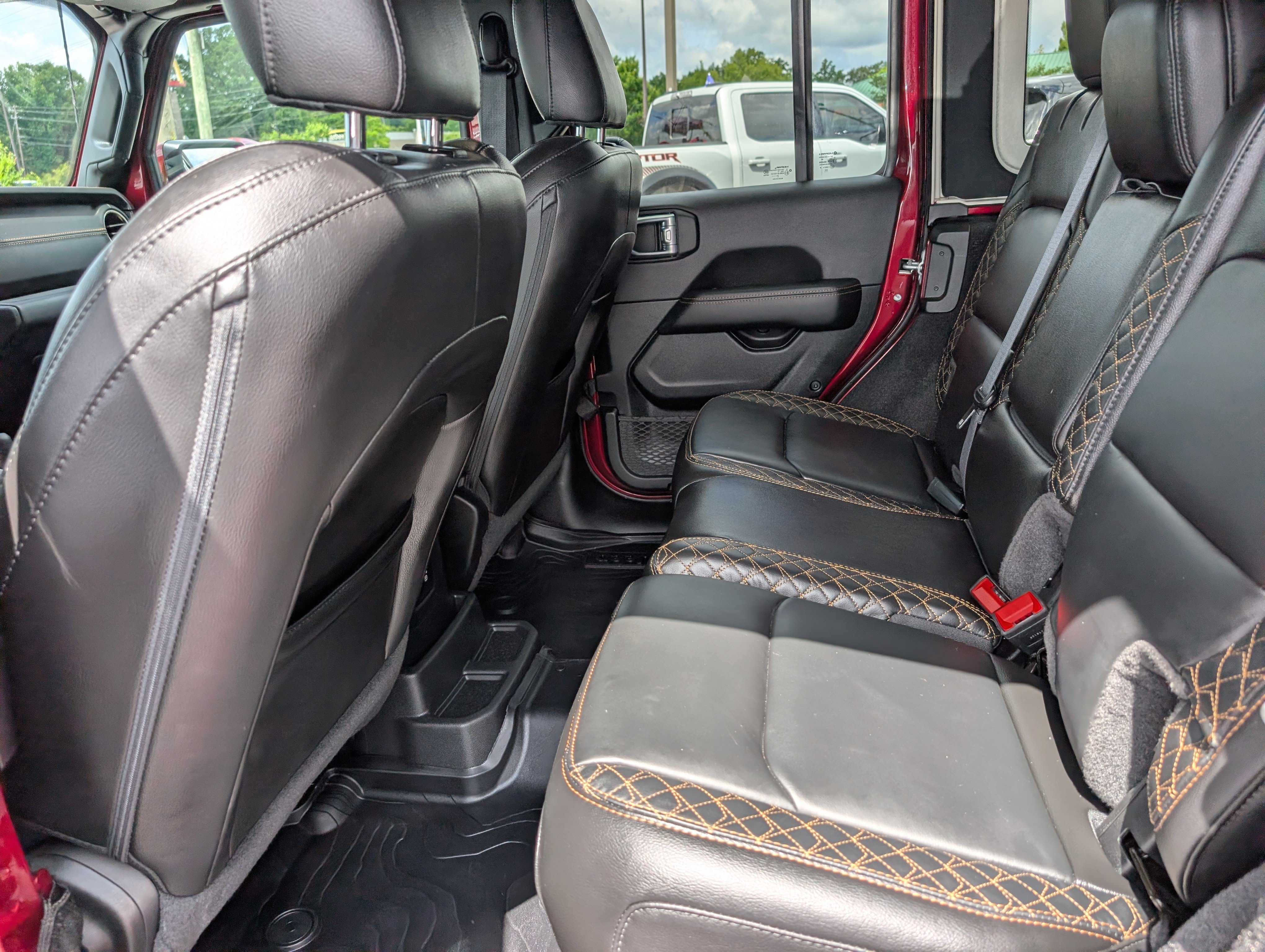 Used 2021 Jeep Wrangler Unlimited Sahara AWD/4WD image 15