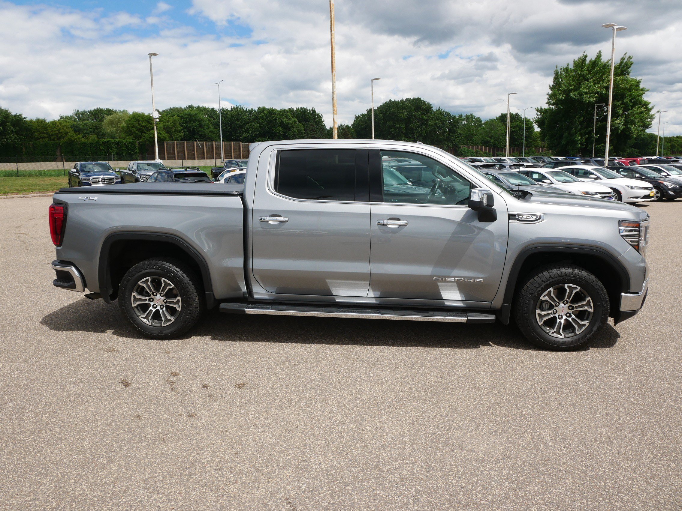 Used 2024 GMC Sierra 1500 SLT AWD/4WD image 8