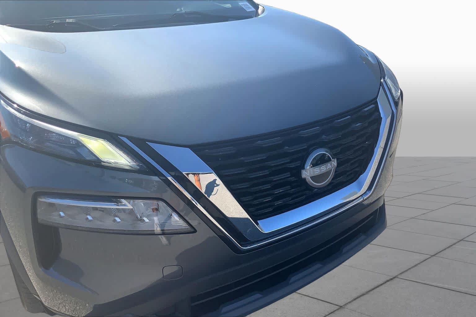 Used 2023 Nissan Rogue SV FWD image 30