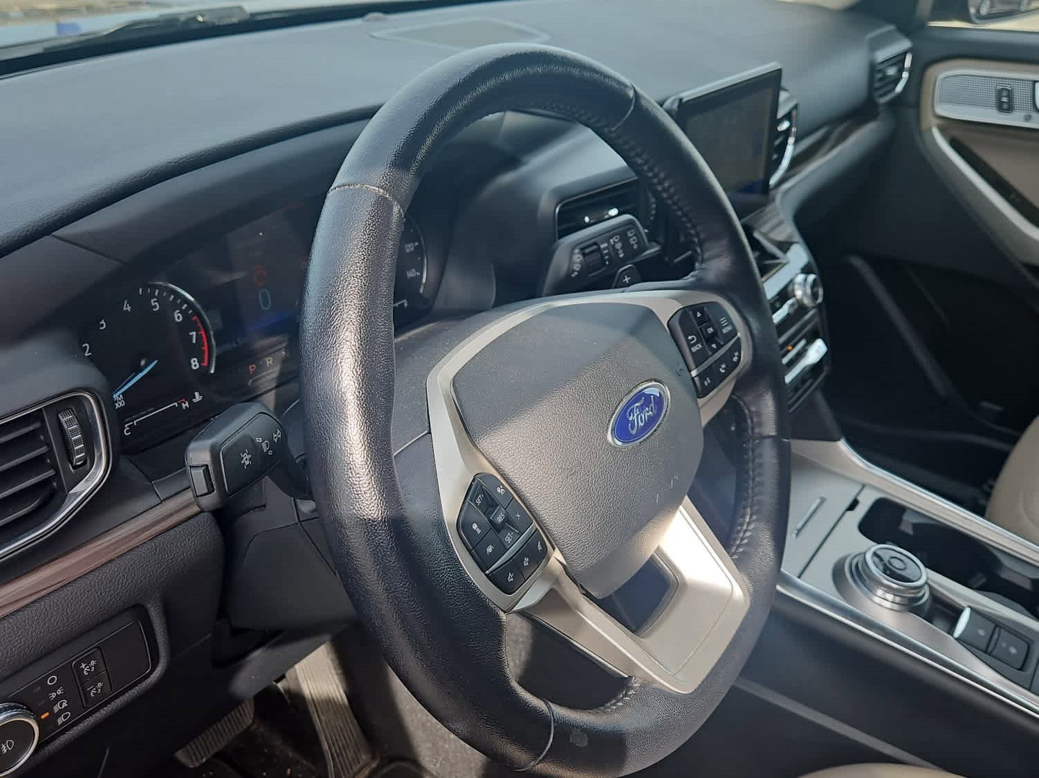 Certified 2021 Ford Explorer Limited w/ Hybrid Equipment Group 310A image 6